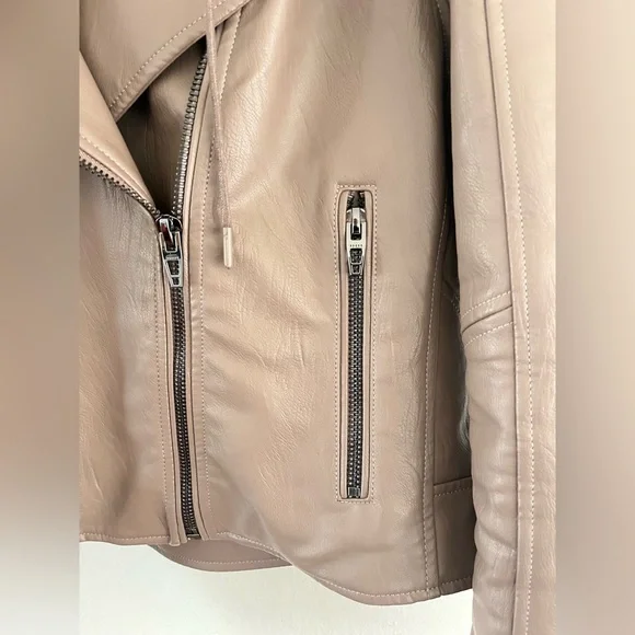NWOT Blank NYC Taupe Vegan Moto Leather Jacket w Hoodie* - Picture 3 of 6